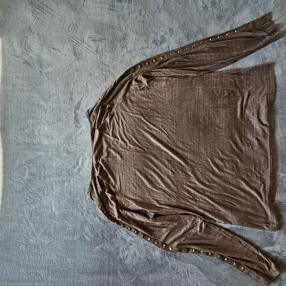Women's Ariat Long Sleve Top With Brass Studs Accenting the Sleeves. XL - Picture 6 of 12